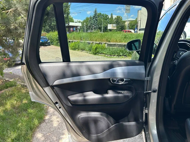 Volvo XC90 2018 - 25