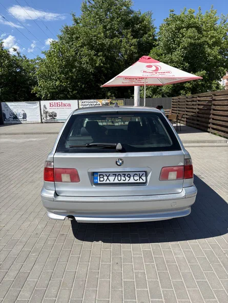 BMW 5 серія 2001 - 8