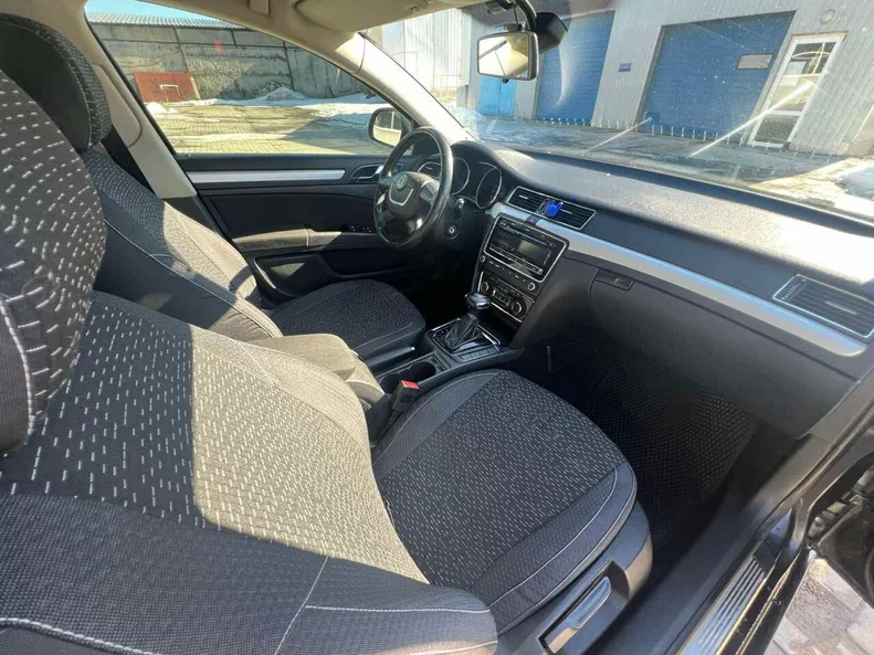 Skoda Superb 2011 - 6