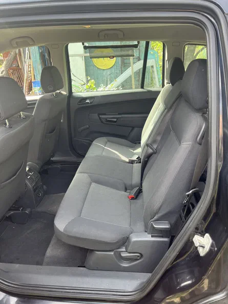 Opel Zafira 2009 - 1