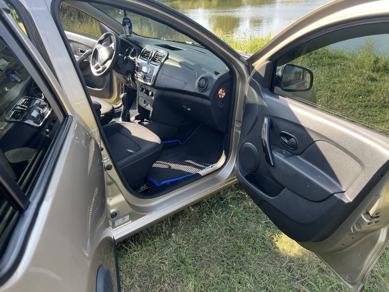 Renault Logan 2019 - 17