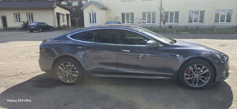 Tesla Model S 2017 - 15