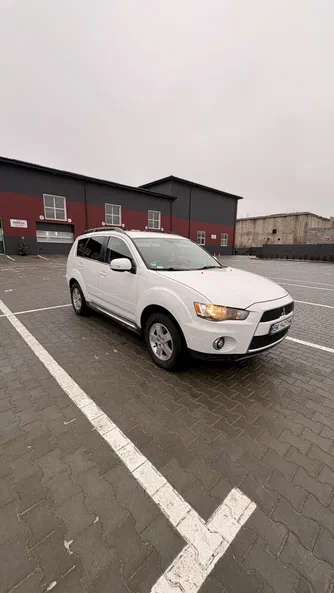 Mitsubishi Outlander 2011