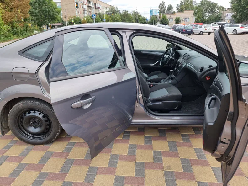 Ford Mondeo 2013 - 12