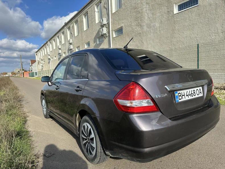 Nissan Tiida 2008 - 10