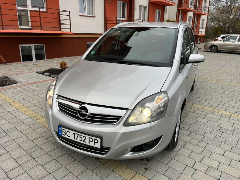Opel Zafira 2009 - 9