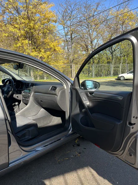 Volkswagen Golf 2011 - 37