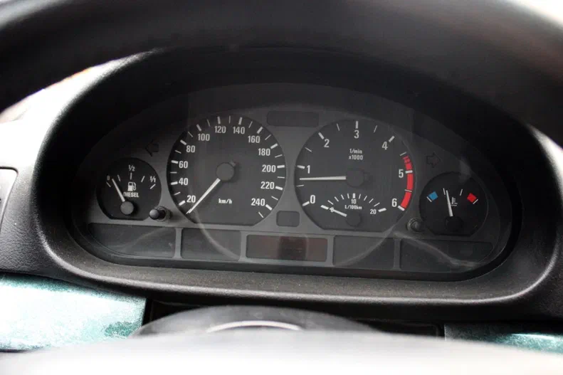 BMW 3 серія 2002 - 12