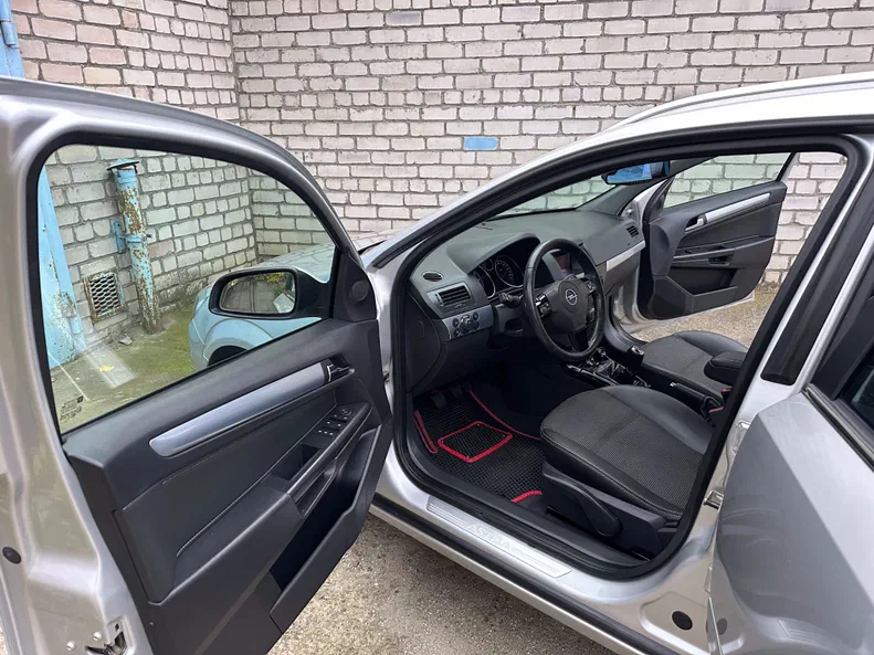 Opel Astra 2009 - 11