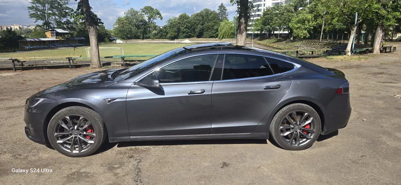Tesla Model S 2017 - 13