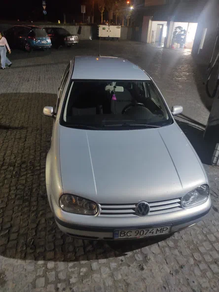 Volkswagen Golf 2000