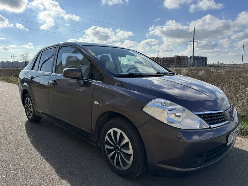 Nissan Tiida 2008 - 11