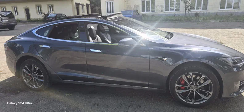 Tesla Model S 2017 - 9