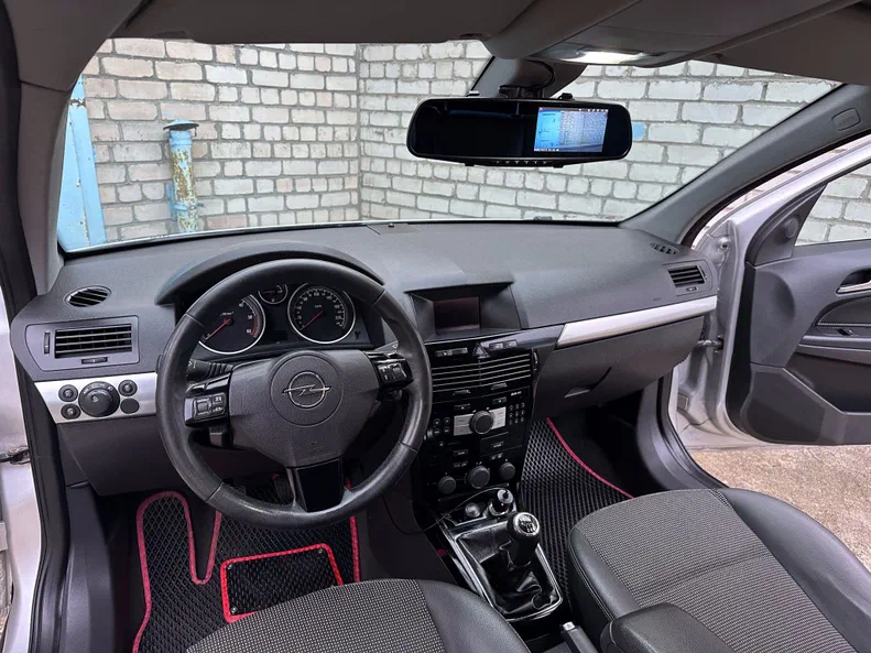 Opel Astra 2009 - 13