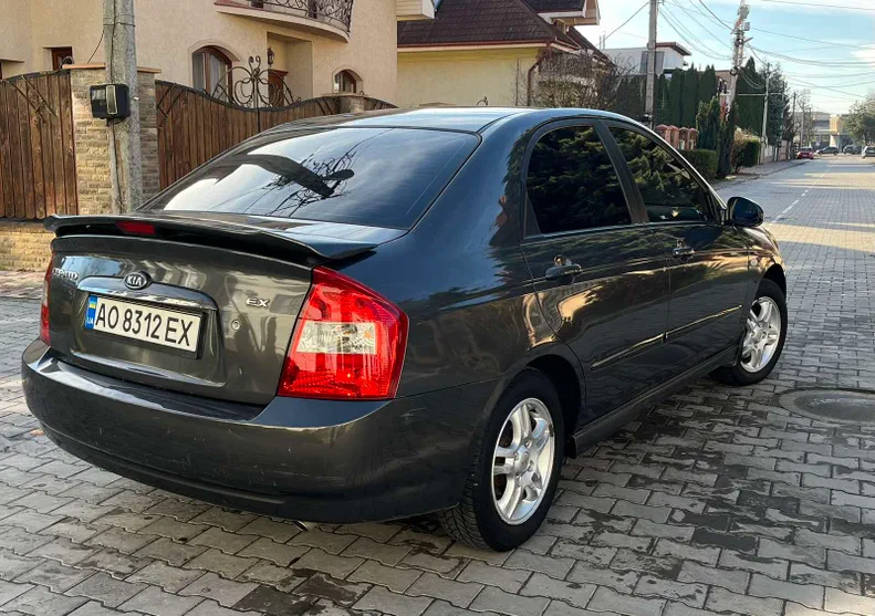 Kia Cerato 2005 - 6