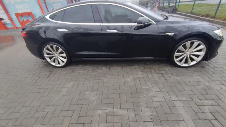 Tesla Model S 2014 - 10