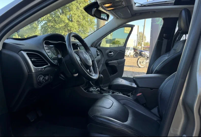 Jeep Cherokee 2018 - 12