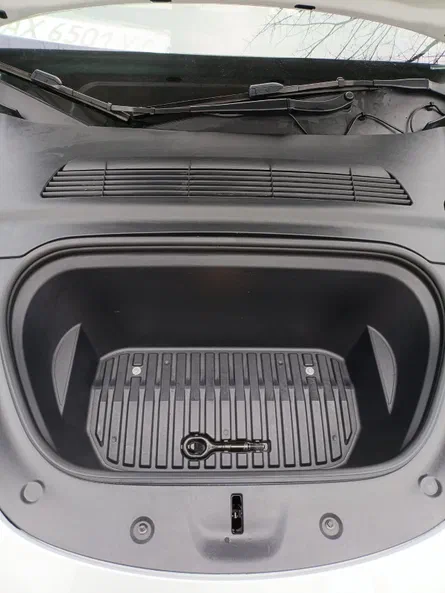 Tesla Model Y 2023 - 13