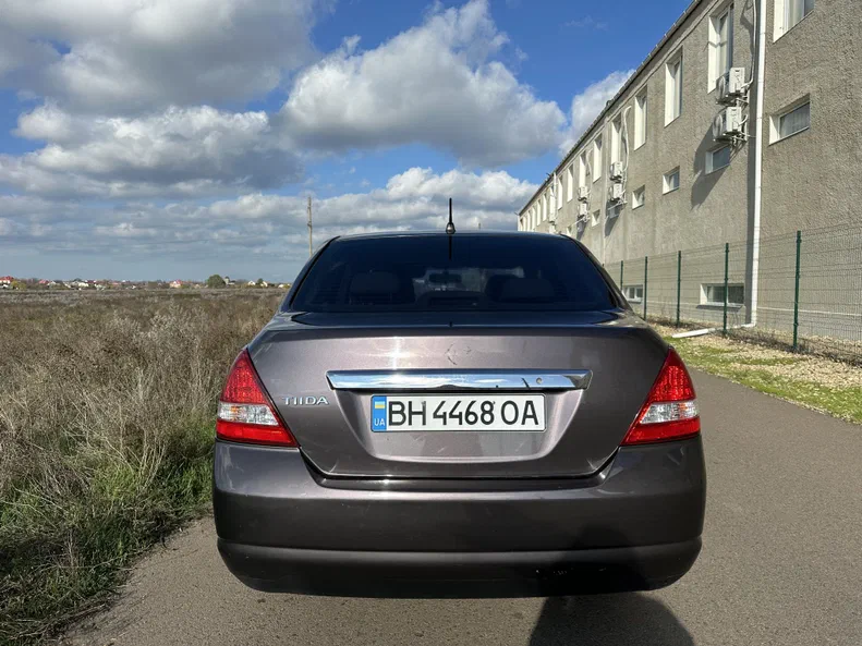 Nissan Tiida 2008 - 9