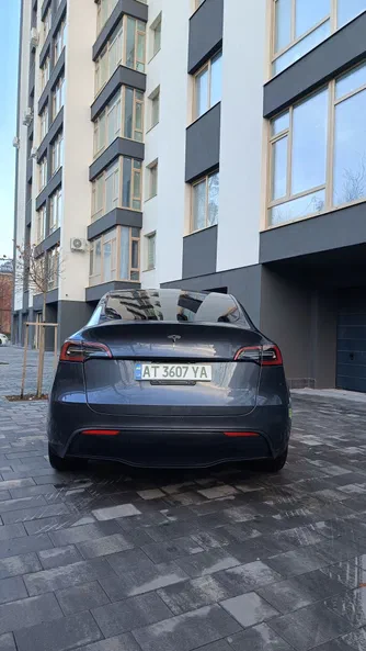 Tesla Model Y 2023 - 7