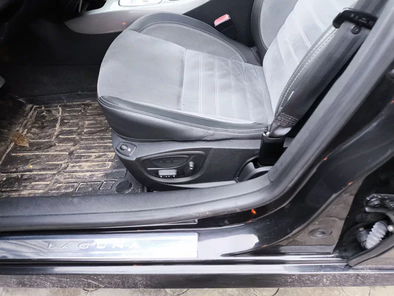 Renault Laguna 2010 - 7