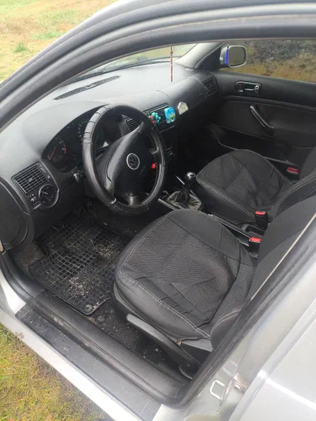 Volkswagen Golf 2000 - 7