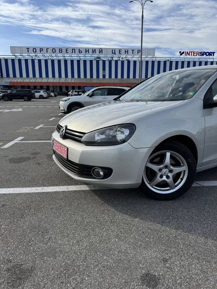 Volkswagen Golf 2011 - 27