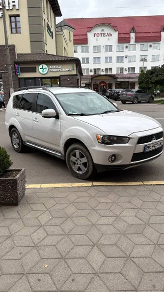 Mitsubishi Outlander 2011