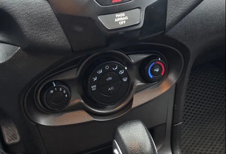 Ford Fiesta 2016 - 13