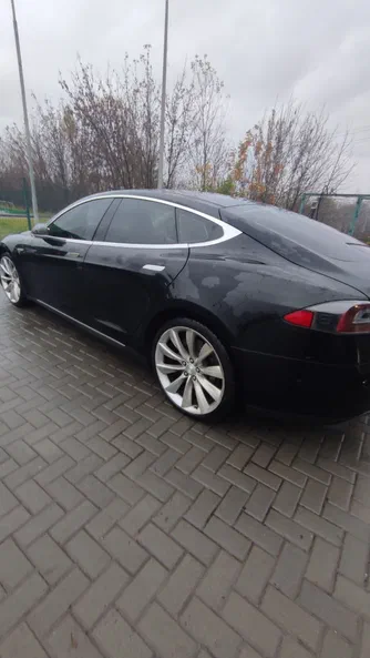 Tesla Model S 2014