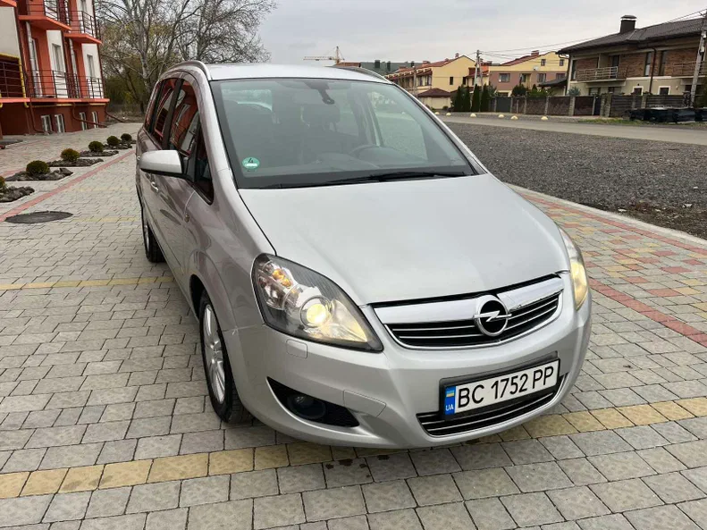 Opel Zafira 2009 - 10