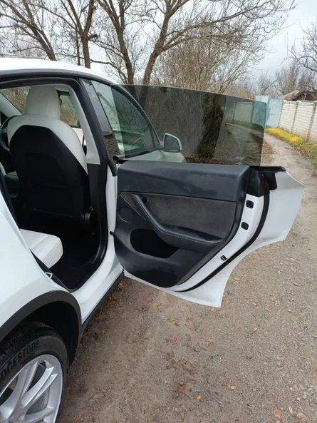 Tesla Model Y 2023 - 15