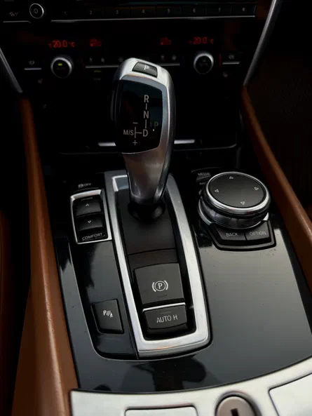 BMW 5 серія 2016 - 10