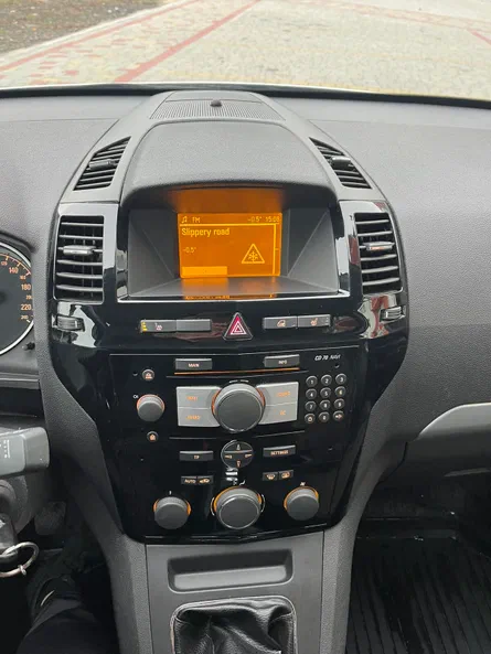 Opel Zafira 2009 - 28