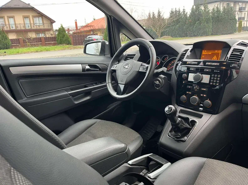 Opel Zafira 2009 - 19