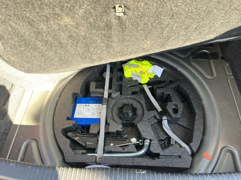 Volkswagen Golf 2011 - 35