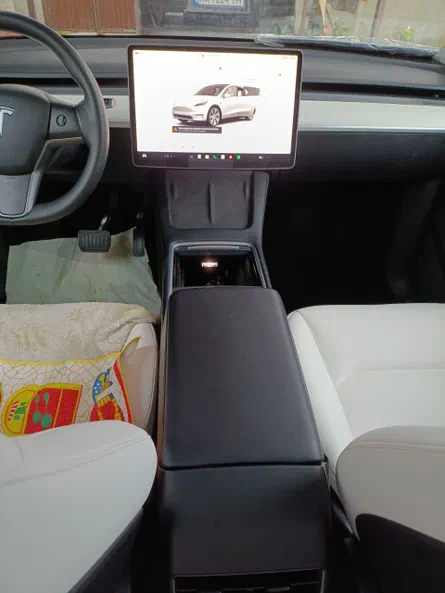 Tesla Model Y 2023 - 19