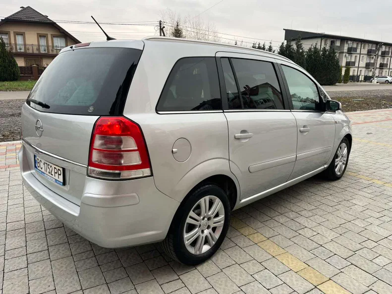 Opel Zafira 2009 - 5
