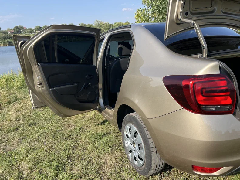 Renault Logan 2019 - 12