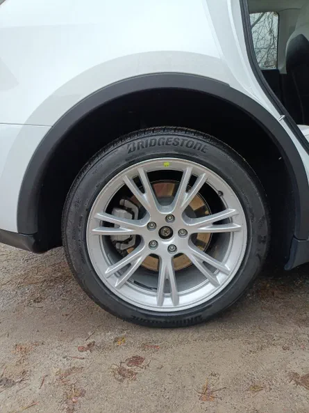 Tesla Model Y 2023 - 10