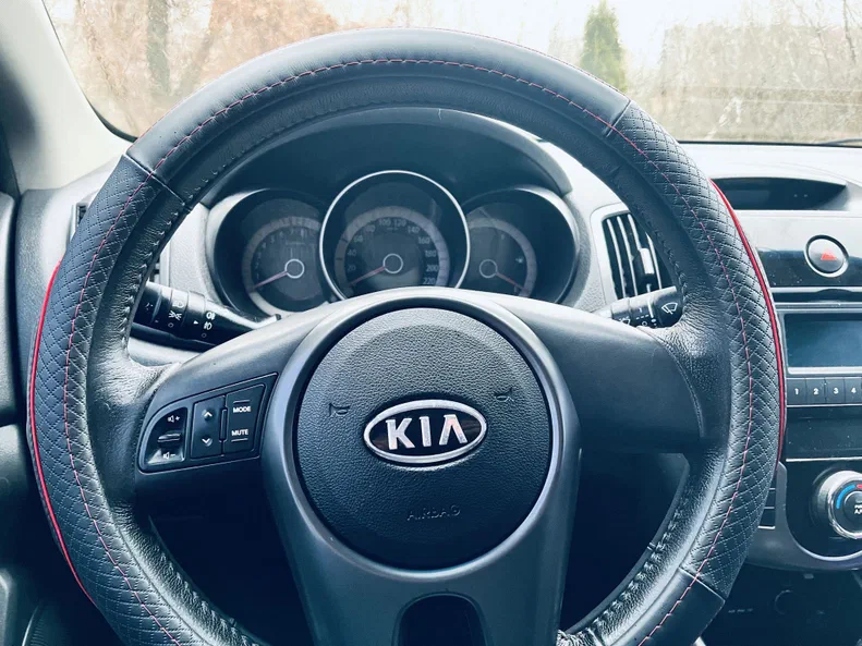 Kia Cerato 2011 - 13