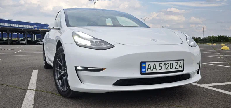 Tesla Model 3 2020 - 11