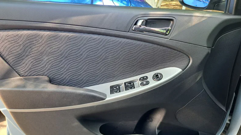 Hyundai Accent 2012 - 8