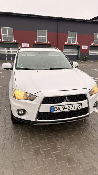Mitsubishi Outlander 2011