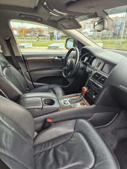 Audi Q7 2009 - 10