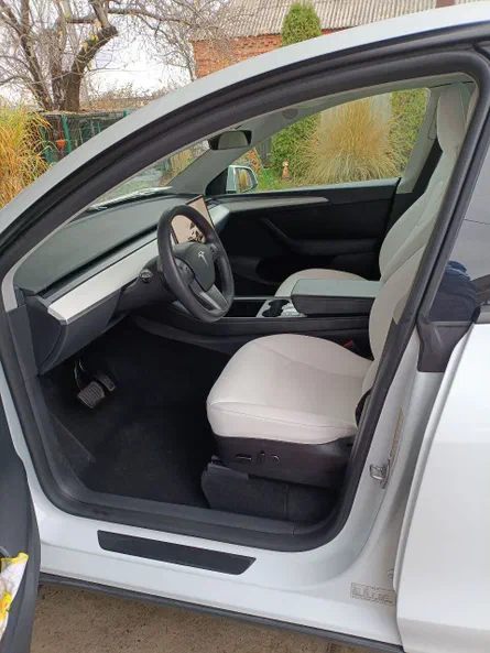 Tesla Model Y 2023 - 5