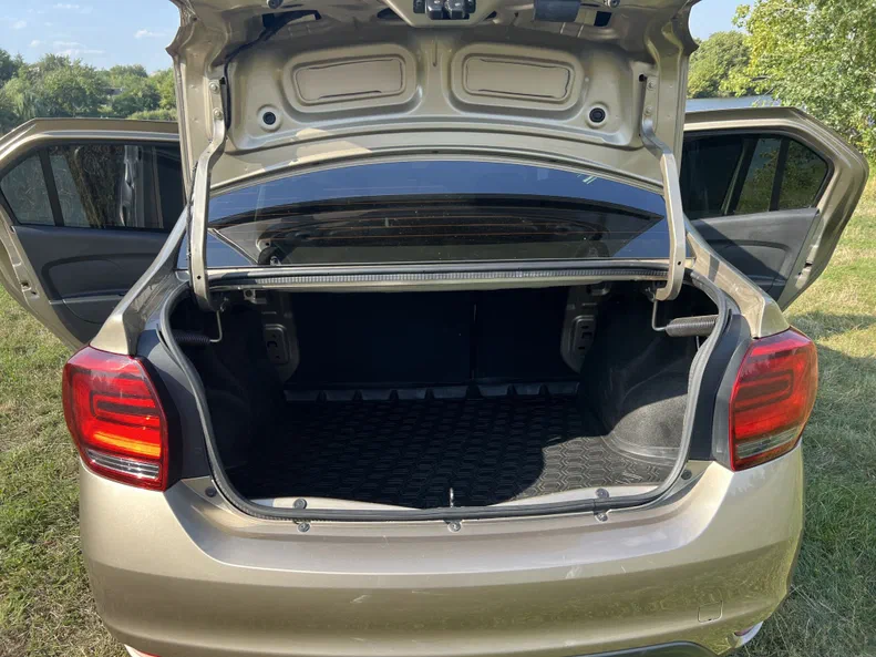 Renault Logan 2019 - 11