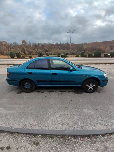 Nissan Almera 2001