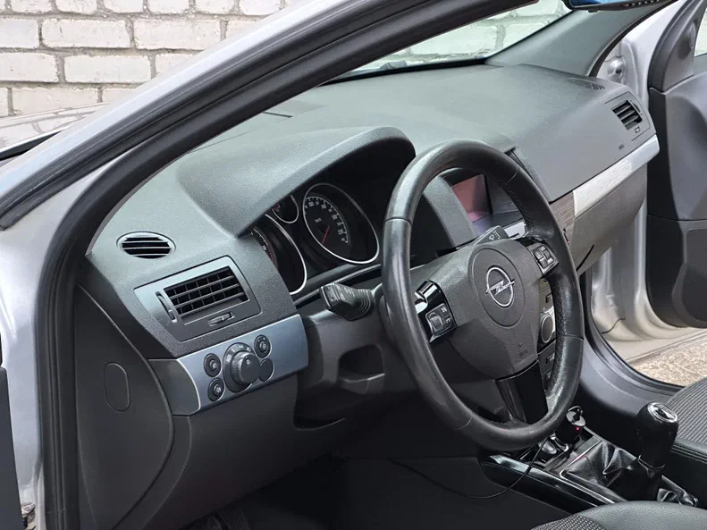 Opel Astra 2009 - 12