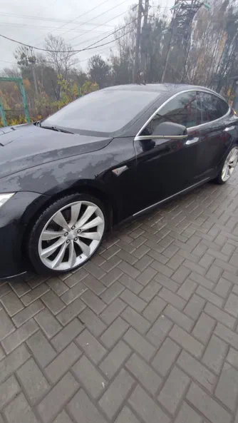 Tesla Model S 2014